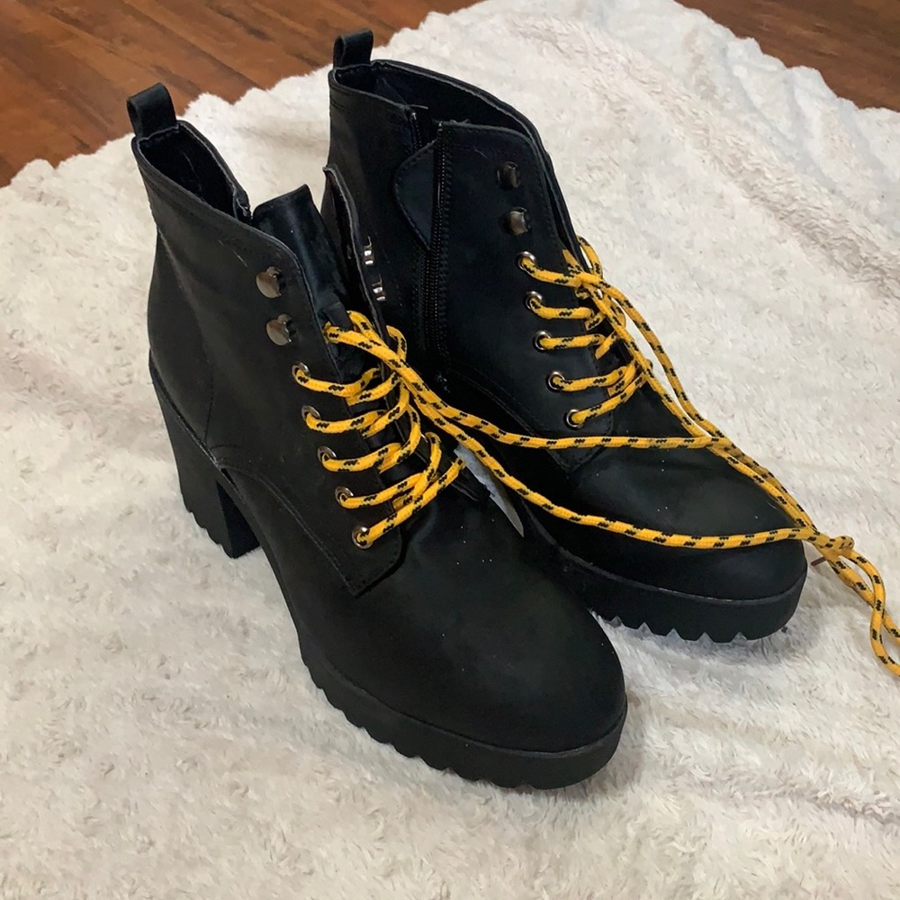 Bootys size 11 brand new